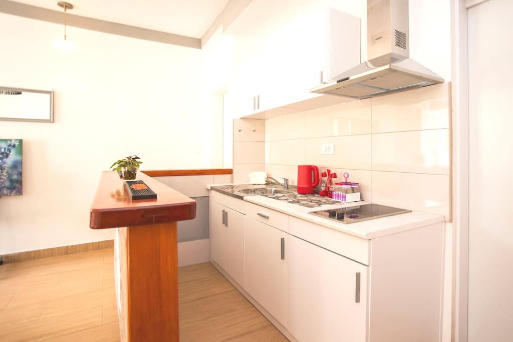 Apartman Den,Rovinj Oaza U Centru Grada I Besplatnim Parkingom Apartment Luaran gambar