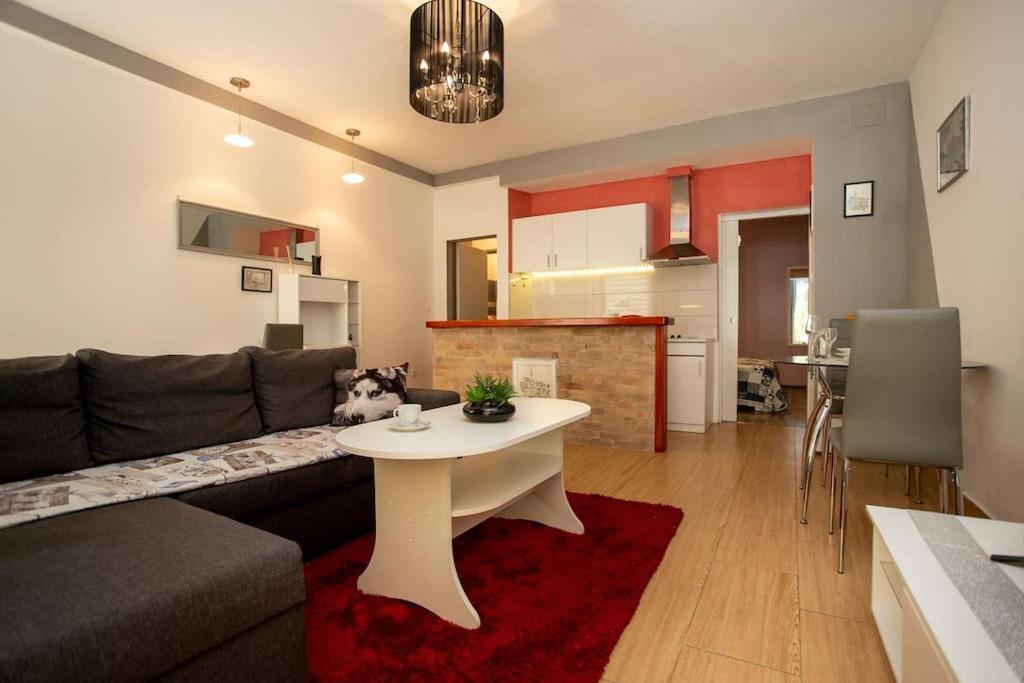 Apartman Den,Rovinj Oaza U Centru Grada I Besplatnim Parkingom Apartment Luaran gambar