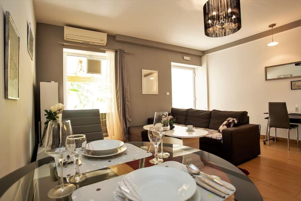 Apartman Den,Rovinj Oaza U Centru Grada I Besplatnim Parkingom Apartment Luaran gambar