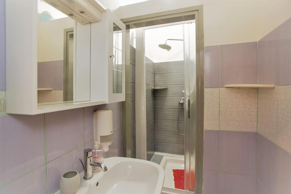 Apartman Den,Rovinj Oaza U Centru Grada I Besplatnim Parkingom Apartment Luaran gambar